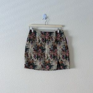 WILD FABLE Barroque print mini skirt with slit (US 8)